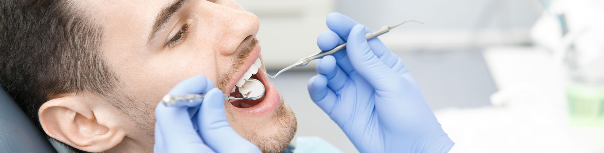ragazzo dal dentista